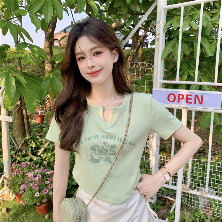 있음 선적 대외 무역 원본 여름 새로운 한국 스타일 불규칙 디자인 센스 V넥 반팔 티셔츠 여성 짧은 맨위
