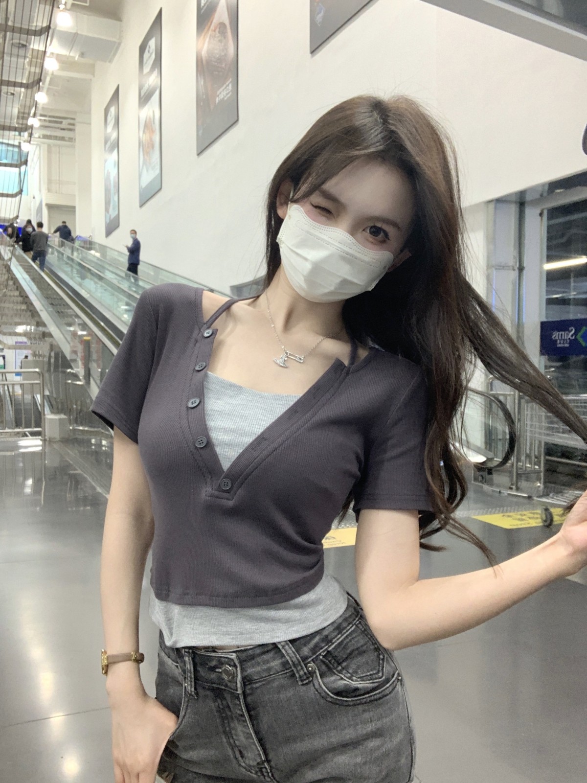 Actual shot and real price. Spring and summer Korean style v-neck halterneck contrasting fake two-piece design pure cotton short-sleeved T-shirt for women.