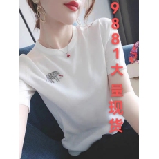 批发品<b class='q'>哥</b><b class='q'>弟</b>新女装专柜2023夏季薄款冰丝短袖t恤女白色烫钻洋气<b class='q'>针织衫</b>