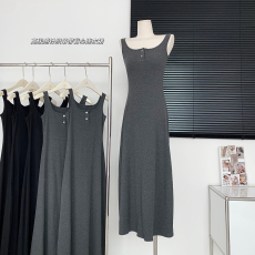 SUN11 黑色针织吊带背心裙女2023年春季新款设计气质高级感连衣裙