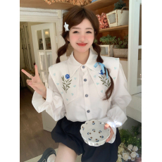 批发小众别致花朵<b class='q'>刺绣</b><b class='q'>衬衫</b>女2026法式甜美减龄白色海军领<b class='q'>衬衣</b>