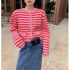 批发<b class='q'>韩版</b>撞色条纹针织开衫外套新款小个子宽松休闲慵懒风短上衣