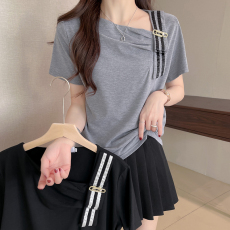 批发实拍2025夏装新款胖MM200斤时尚个性显瘦宽松设计感大码女装t恤潮