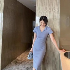 批发高级感法式短袖针织连衣裙夏季女装新款V领翻领修身显瘦包臀裙子