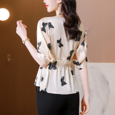 批发实拍2026夏季新款休闲时尚蝴蝶印花收腰腰带显瘦<b class='q'>真丝</b>上衣