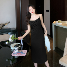 实拍 绿色吊带连衣裙缎面质感高级修身气质女夏设计感小众绸缎