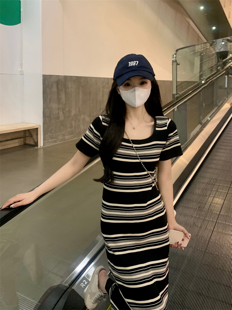스트라이프 반팔 니트 여성 드레스 여름 2025 새로운 루즈핏 캐주얼 느긋한 바람을 피우다 롱 코트 치마
