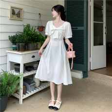 2023夏季新式复古礼服方领高级感设计感小众白色连衣裙领证小白裙
