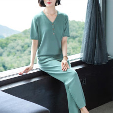 2023夏季新款女士V领冰丝t恤短袖薄款休闲运动套装中年妈妈两件套