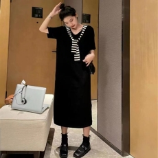 2023春季新款气质休闲假两件连帽条纹连衣裙女开叉宽松中长款裙子
