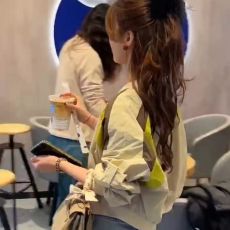 批发全款现货可大量供撞色拉链长袖外套夹克女春设计感休闲棒球服上衣