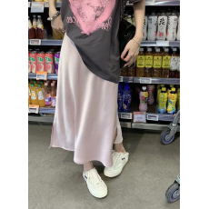 批发孕妇<b class='q'>装</b>粉色缎面开叉半身裙女温柔A字伞裙春夏季高级感法式中长裙