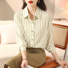 实拍2023春夏新款简约竖宽松条纹衬衫撞色印花长袖女衬衣
