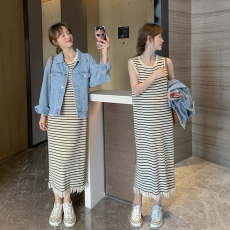 批发现货~孕妇装针织条纹流苏中长款连衣裙配牛仔外套两件套