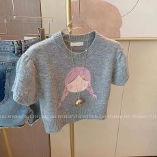 批发现货灰色小女孩短袖毛衣女2023新款夏季百搭印花短款针织衫上<b class='q'>衣服</b>