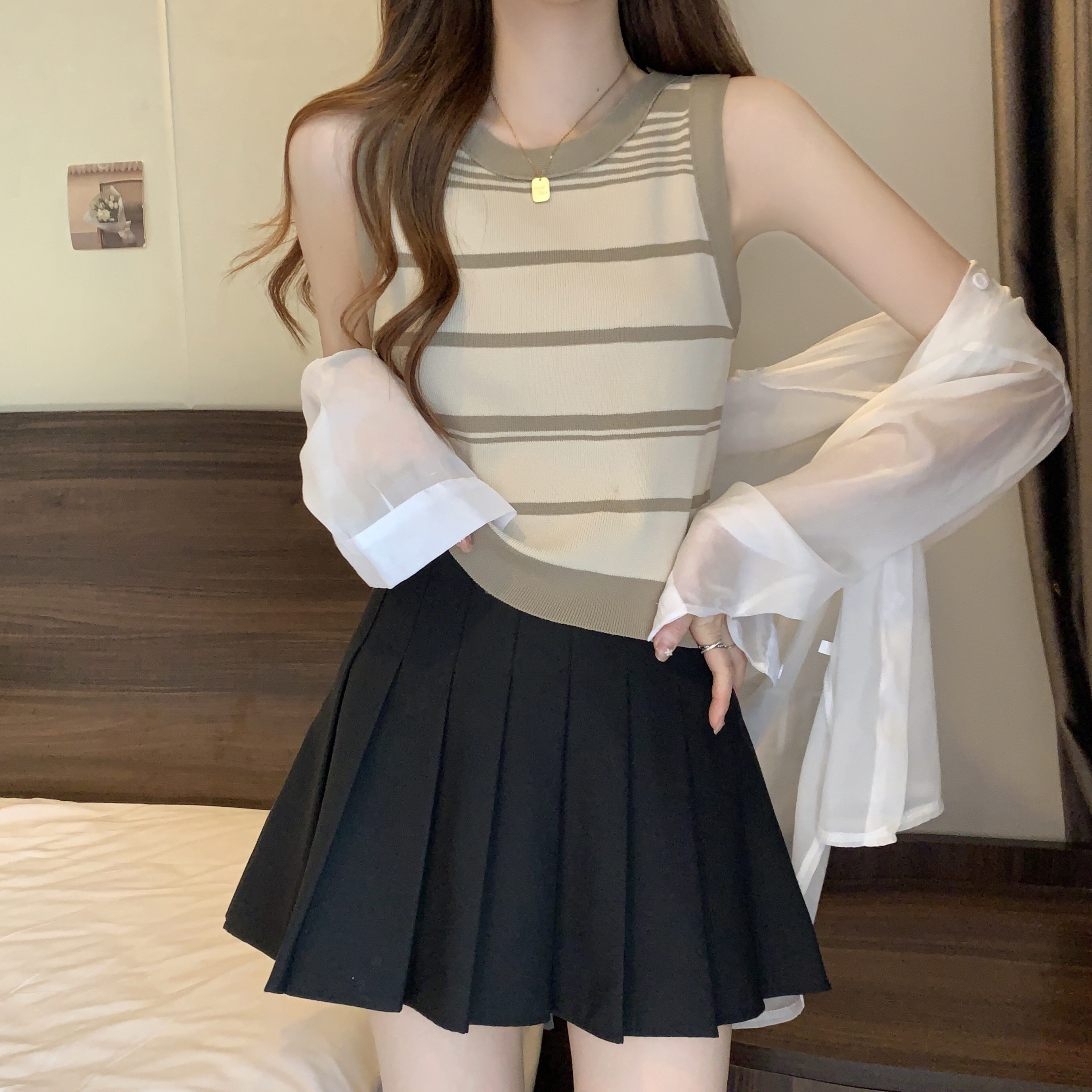 Summer new contrast striped camisole hot girl off-shoulder sleeveless knitted bottoming outer top