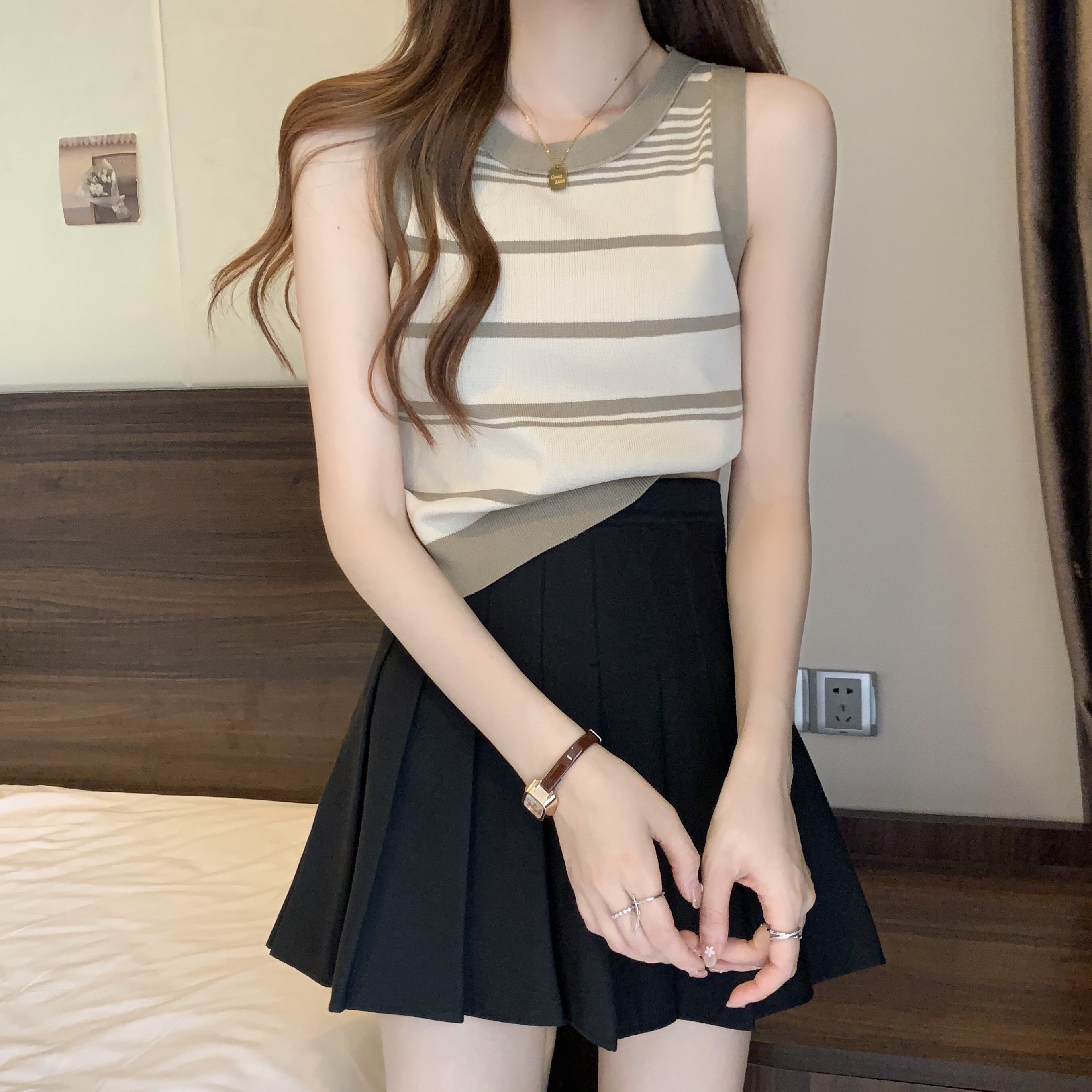 Summer new contrast striped camisole hot girl off-shoulder sleeveless knitted bottoming outer top