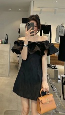 CME正品夏季气质一字肩荷叶边连衣裙女2023新款收腰显瘦a字短裙