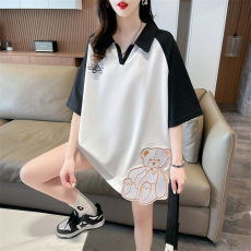 批发首发实拍后包领华夫格Polo领上衣女宽松拼接贴布<b class='q'>印花</b>插色<b class='q'>t</b><b class='q'>恤</b>女