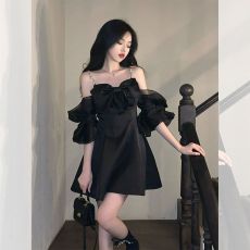 夏季法式小众设计感蝴蝶结露肩连衣裙气质ins风新款收腰仙女裙子