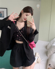 实拍实价~显瘦辣妹短款碎花吊带背心+显瘦百搭抽绳a字短裙