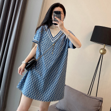 批发蓝色v领条纹连衣裙牛仔<b class='q'>棋盘</b><b class='q'>格</b>宽松小个子裙子夏季新款2026欧货潮