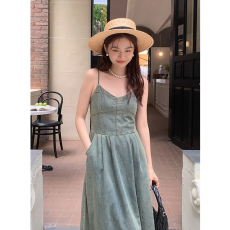 实拍 2023夏季新款法式优雅纯色裙子后背褶皱吊带牛仔连衣裙女