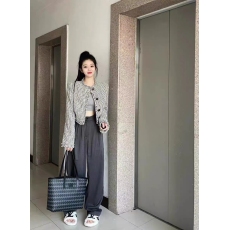 批发法式小香风黑色格子外套女春<b class='q'>秋</b>2023新款设计感小众高级感短款上衣