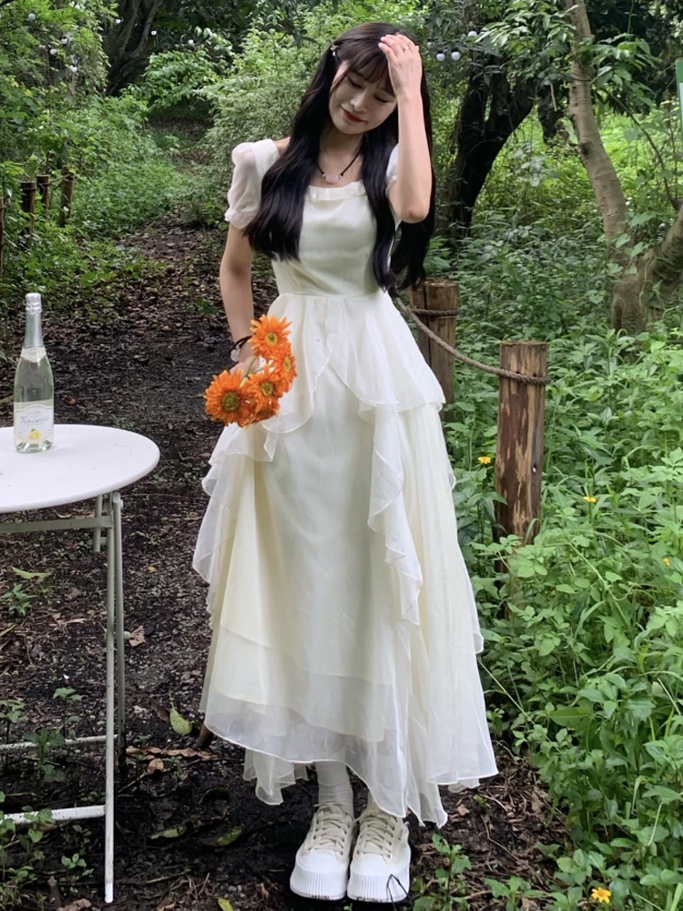 Light luxury coffee break princess dress with niche design, square neck, waist and puff sleeves, French first love, gentle long dress for women