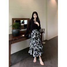 批发实拍实价~大码女装后开叉绑带设计宽松显瘦针织上衣+碎花半身裙