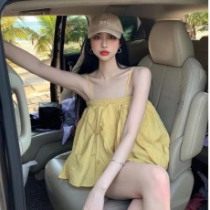 批发小吊带宽松<b class='q'>背心</b>女外穿可爱小清新夏季新款无袖露肩抹胸上衣