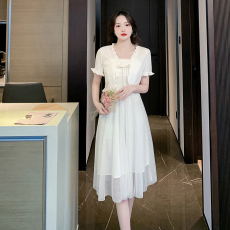 法式气质网纱连衣裙女夏季2023年新款修身洋气温柔风吊带裙两件套