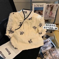 批发新中式刺绣盘扣泡泡袖衬衫女夏2023新款法式复古国风别致洋气小衫