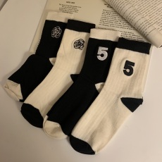 批发实拍实价 刺绣花数字袜子百搭黑白撞色日系情侣中<b class='q'>长筒袜</b>2双装