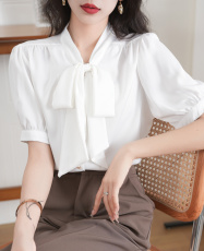 实拍2023夏季新款蝴蝶结系带V领缎面衬衫女通勤职业OL上衣