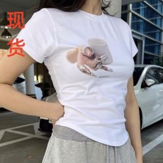 批发简约小众<b class='q'>个性</b>图案印花设计显瘦下摆不规则短袖<b class='q'>T</b><b class='q'>恤</b>上衣