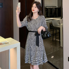 批发实拍2026新款碎花<b class='q'>雪纺</b>中长款<b class='q'>连衣裙</b>夏季高级感法式复古印花裙子女