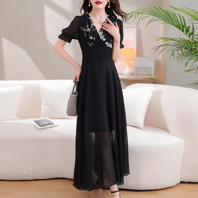 PF26573# 黑色V领绣花连衣裙女夏季高级感度假大摆沙滩长裙到脚踝女裝貨源服裝批發