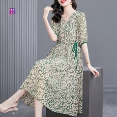 批发名媛风高端气质碎花V领短袖连衣裙2026年夏季新款绿色大码中长裙