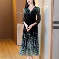 批发2026年法式碎花V领桑蚕丝<b class='q'>女</b>夏海边度假<b class='q'>真丝</b>印花<b class='q'>连衣裙</b>