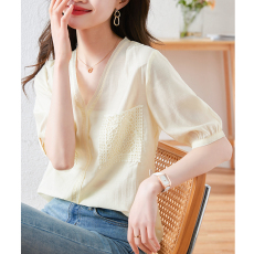 批发时髦又清新 百搭小众设计感衬衣洋气V领时尚衬衫女夏薄款短袖上衣