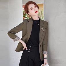 批发今年流行西装外套女短款小个子春秋新款修身气质休闲减龄西服上衣