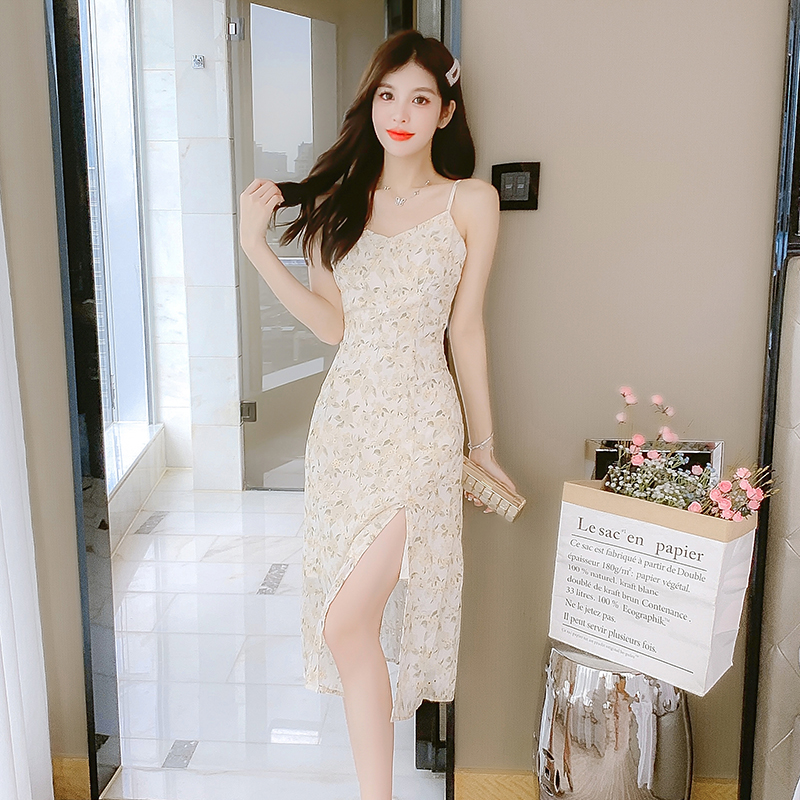 부드러운 바람 드레스 2026 여름 새로운 영 섹션 여성 의류 트임 자수 V넥 쉬폰 슬립 롱 스커트 여성