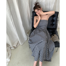 批发实拍2026春夏新款格子裙一字肩抹胸裙设计感中长款裙气质<b class='q'>连衣裙</b>女