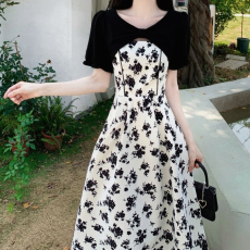 批发现货，四面弹印花法式假两件<b class='q'>连衣裙</b>2026夏季高级感桔梗长裙碎花裙
