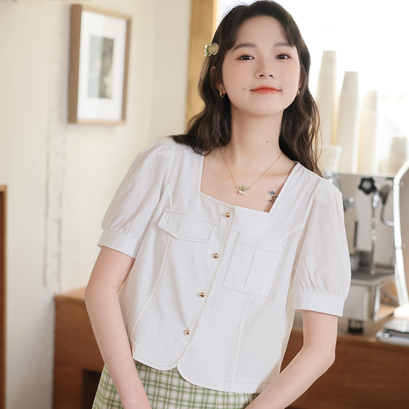 실사 2026 년 여름 프랑스식 광장 칼라 외국 가스 반팔 이슬 쇄골 몸매 가꾸기 쇼트 스타일 달콤함 셔츠 맨위