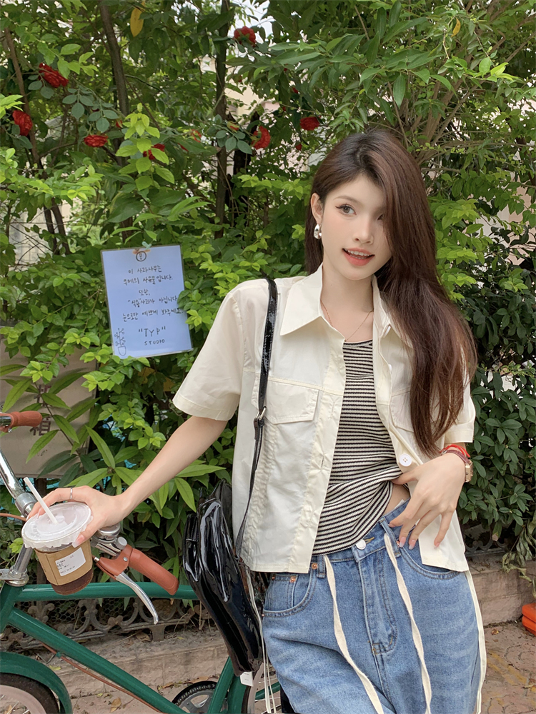 Actual shot of the new Korean style solid color short pleated slim short-sleeved shirt for women + striped suspenders two-piece suit