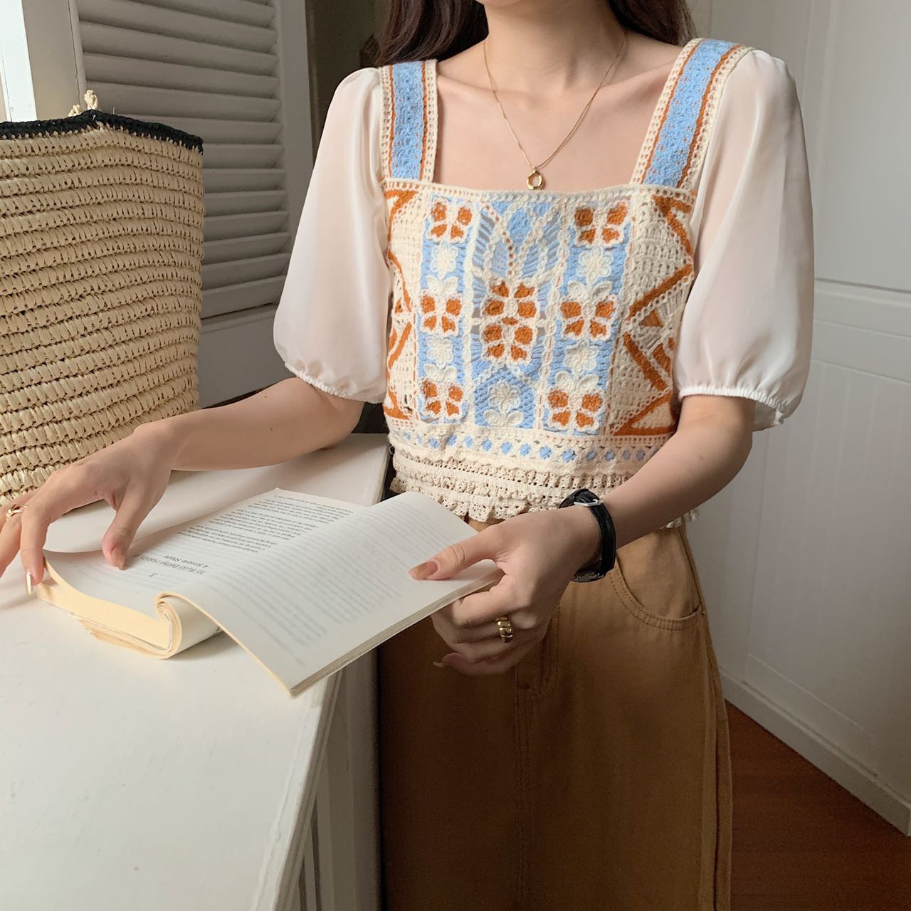 프랑스식 Chic 작은 샤넬 스타일 맨위 홀로우 아웃 자수 니트 반팔 여성 셔츠 여름 디자인 센스 작은 대중