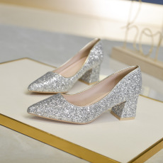 批发法式秀禾主婚纱<b class='q'>新娘</b>水晶配晚礼服2022年款尖头高跟婚鞋女一件代发