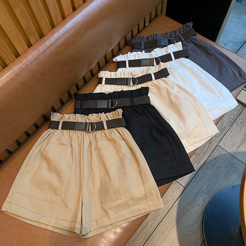 Real shot of summer shorts, fashionable and simple, high-waisted, slim, casual wide-leg pants with belt shorts